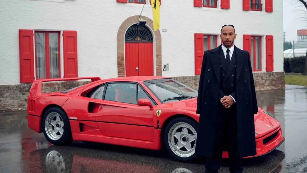 Lewis Hamilton in front of Enzo Ferrari's house with the legendary Ferrari F40.